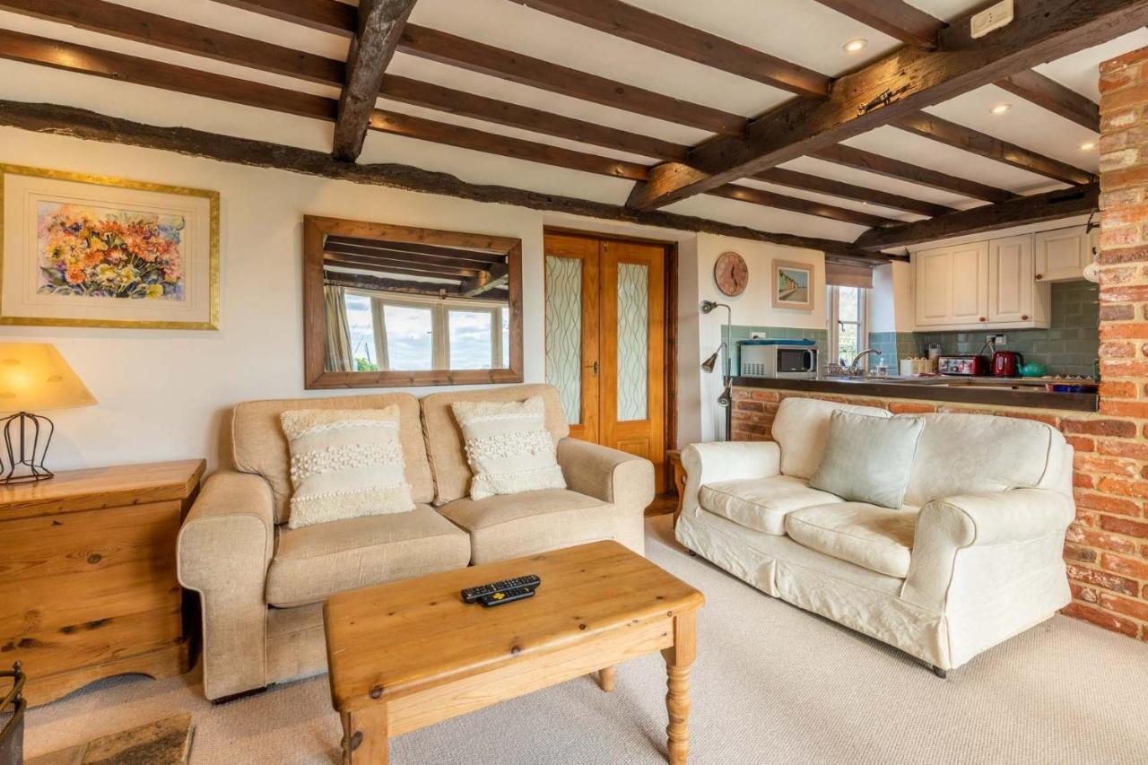 Host & Stay - Woodfalls Barn Burgh and Tuttington Extérieur photo