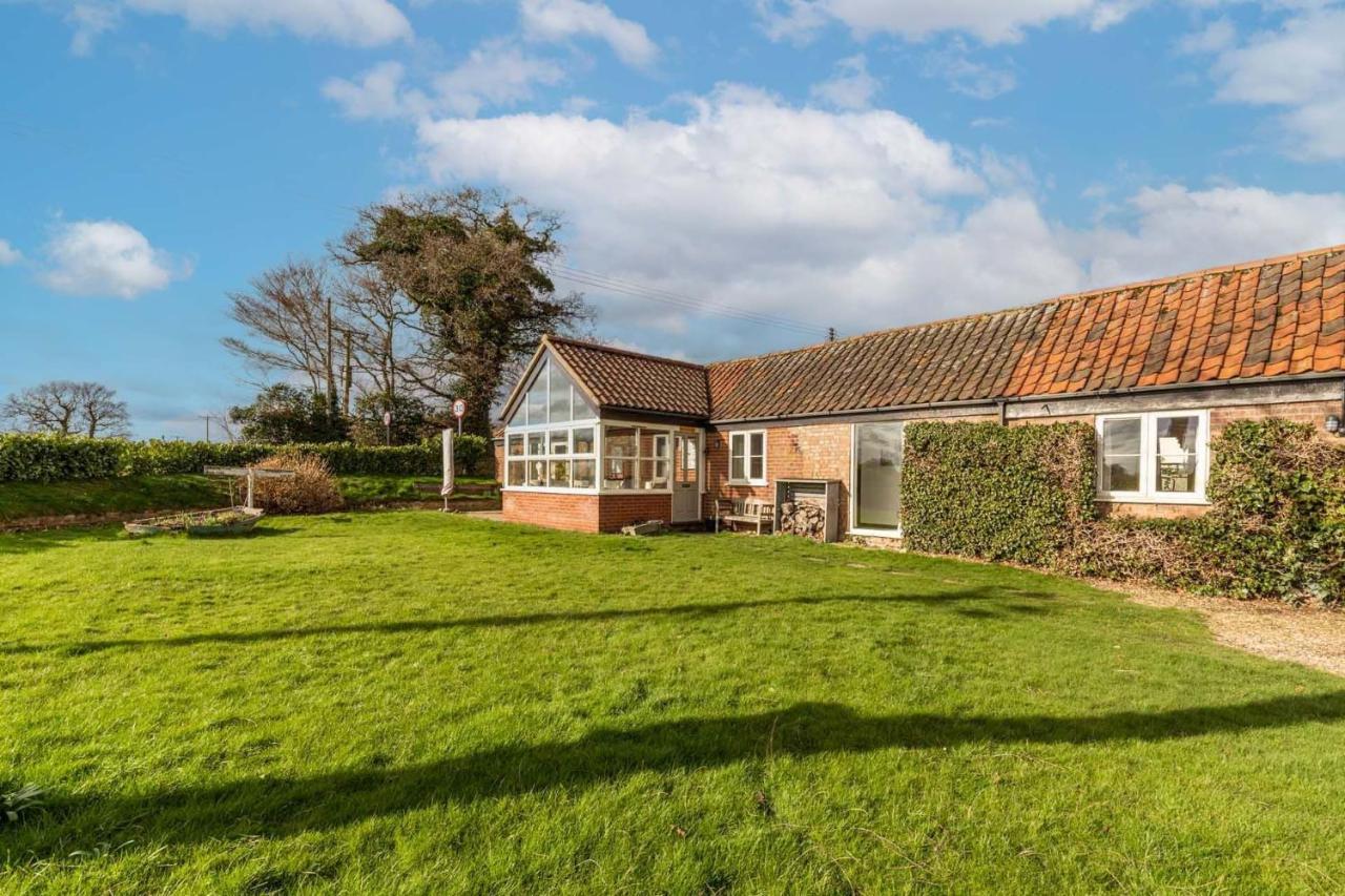 Host & Stay - Woodfalls Barn Burgh and Tuttington Extérieur photo